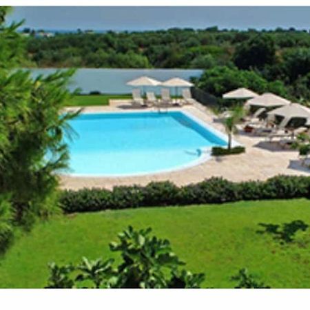 Room In Bb - Stunning Quadruple Room In Ancient Masseria Near The Sea In A Quiet Olive Trees Остуні Екстер'єр фото