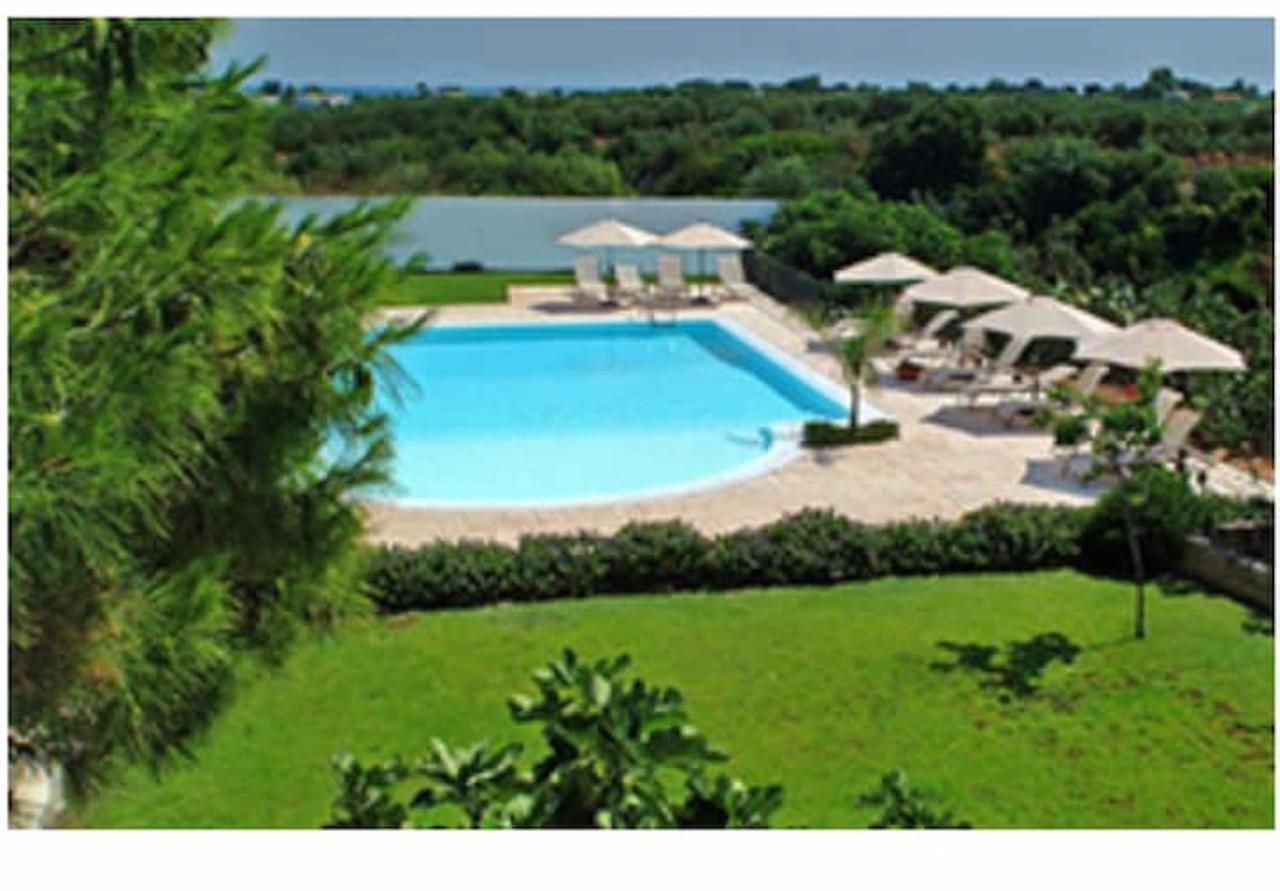 Room In Bb - Stunning Quadruple Room In Ancient Masseria Near The Sea In A Quiet Olive Trees Остуні Екстер'єр фото